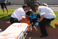 بالصور: إصابة متوسطة لسائق دراجة هوائية بحادث دهس في شارع "كويفمان" بيافا